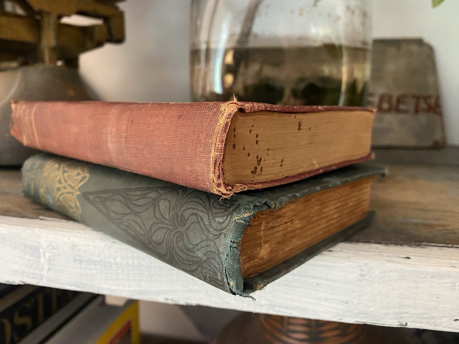 Vintage Books Set of 2, True To The Old Flag, The Deerslayer, Antique Books