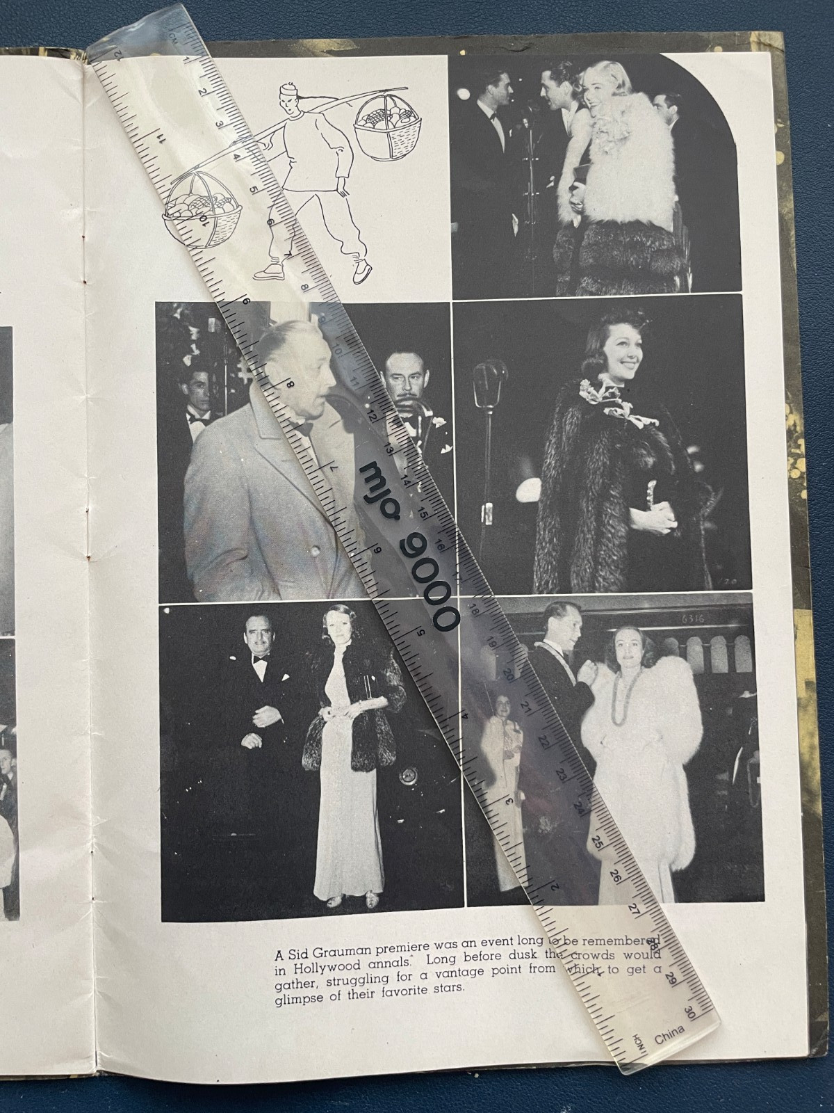 1943 Grauman’s Chinese Theatre Souvenir Booklet Hollywood & Original Envelope