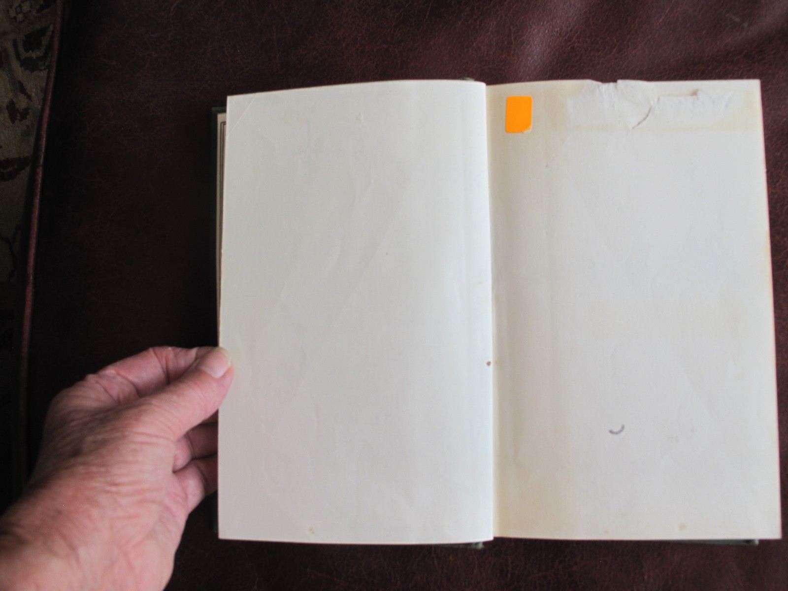 THE HOBBIT – J.R.R. TOLKIEN – 4TH EDITION/5TH IMPRESSION 1985.