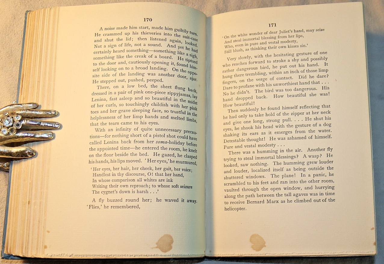 BRAVE NEW WORLD – 1932 Chatto & Windus Aldous Huxley Third Impression Solid Good