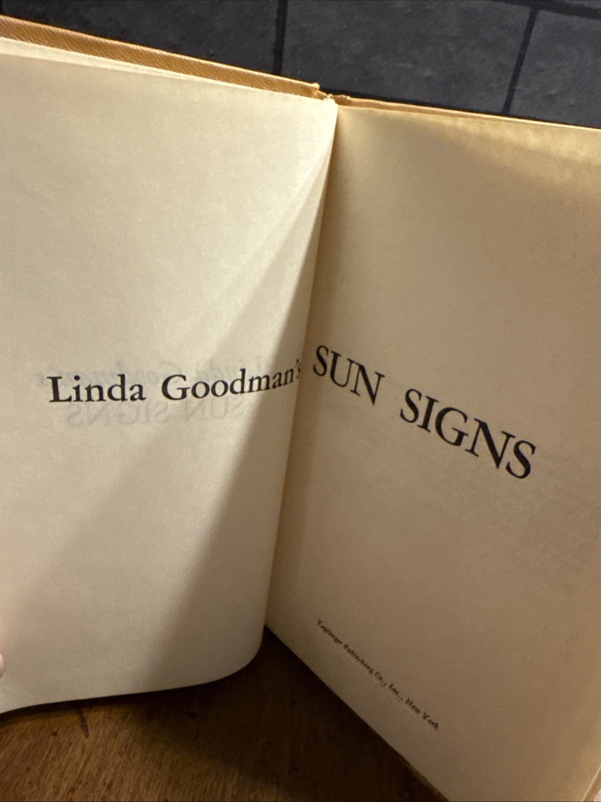 SUN SIGNS, Linda Goodman, Vintage, Hardcover, 1968, ASTROLOGY