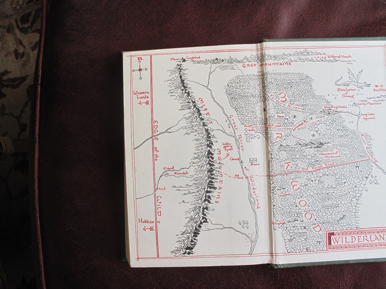 THE HOBBIT – J.R.R. TOLKIEN – 4TH EDITION/5TH IMPRESSION 1985.