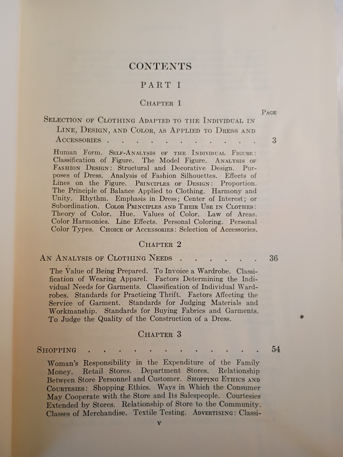 Distinctive Clothes How to Select and Make Them 1942 How To Hardcover (695)
