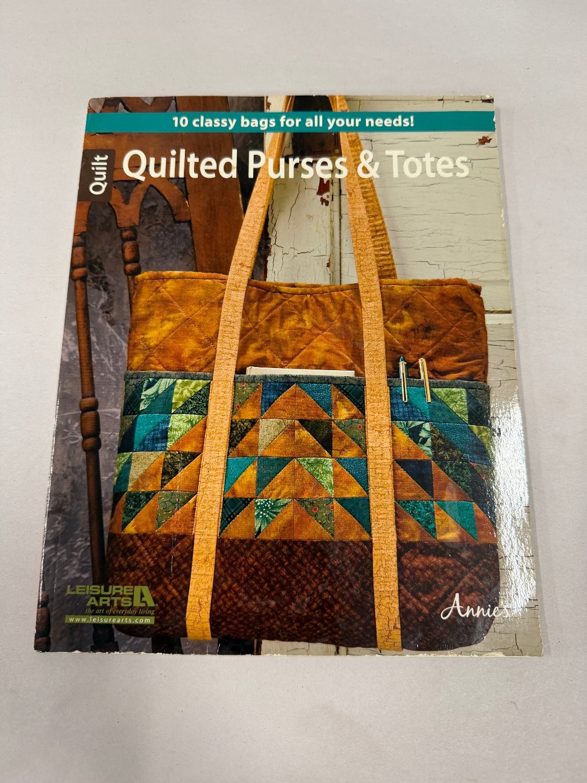 Quilted Purses & Totes Annie’s Leisure Arts 2011 Craft Sewing Patterns