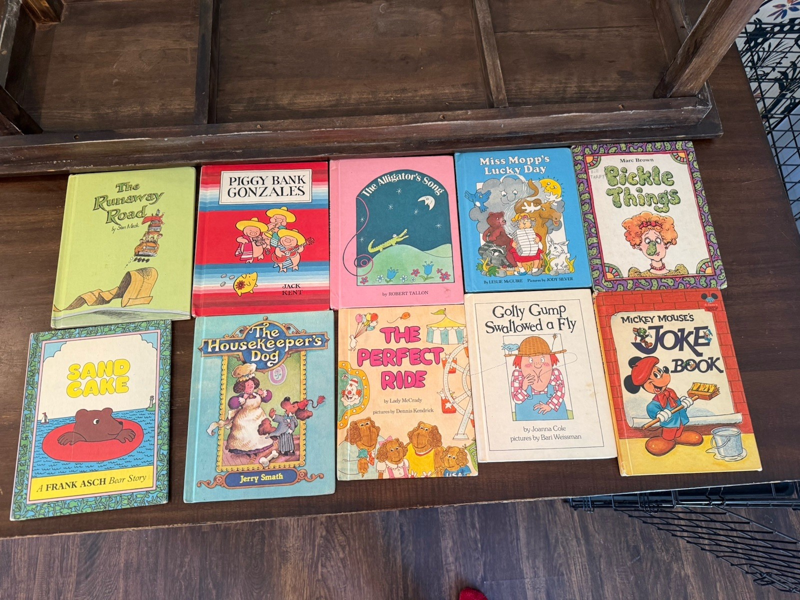 Parents Hardcover Illustrated Children’s Books Lot, Mickey Mouse, Marc Brown