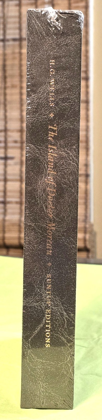 DINGED CASE SEALED Suntup HG Wells ISLAND DR MOREAU Signed Artist Edition NEW