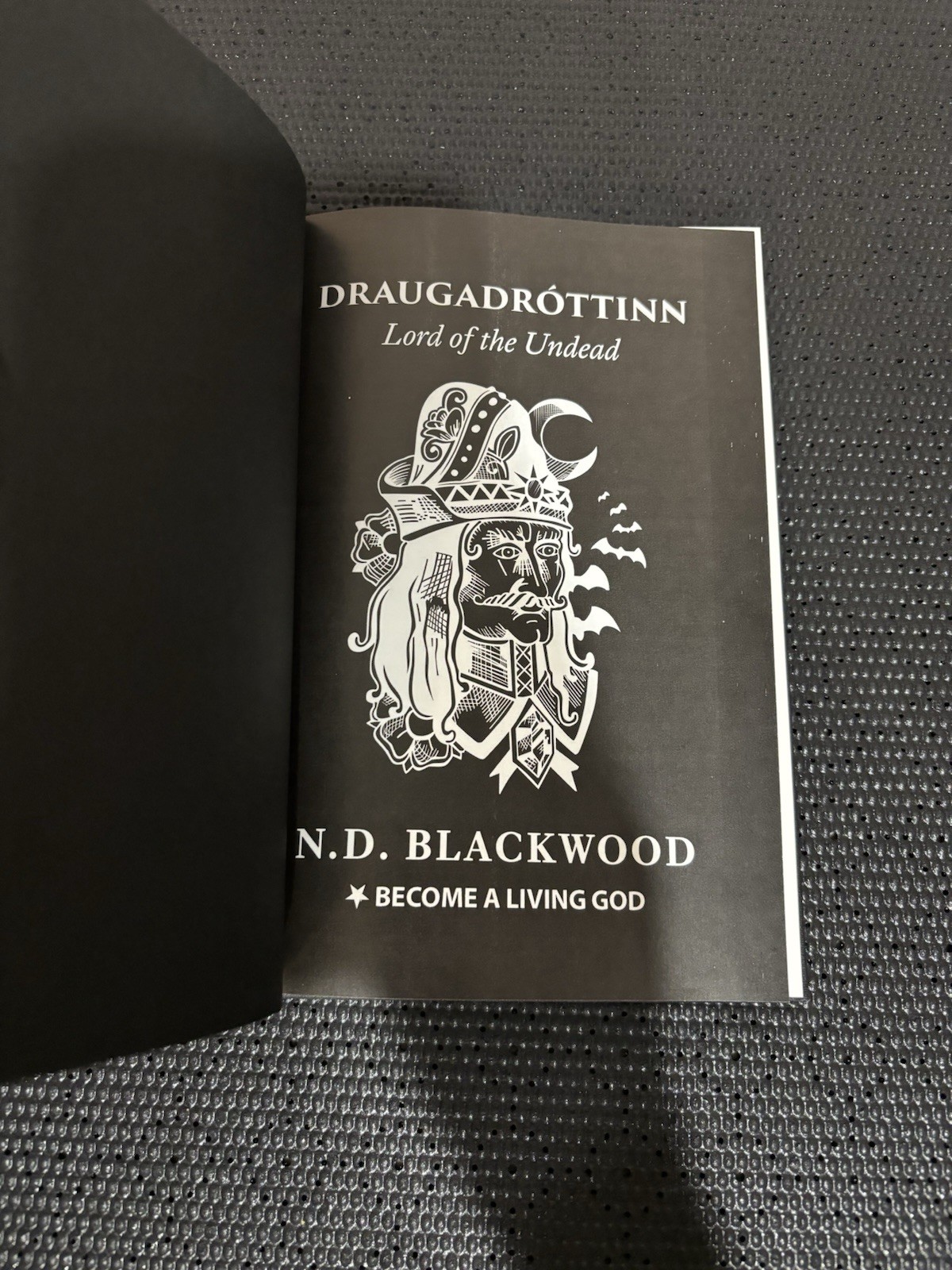Draugadrottinn Lord of the Undead – N.D. Blackwood (Become a Living God, 2021)
