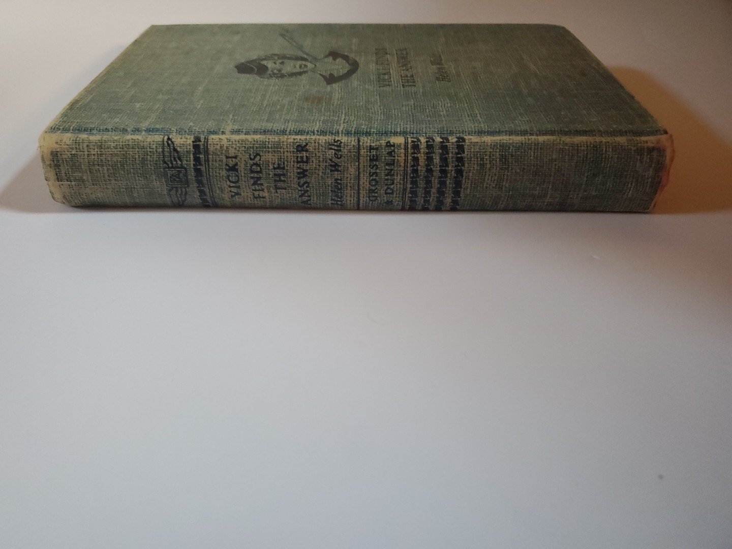 Vintage Book ‘Vicki Finds the Answer’ from the Vicki Barr Series by Helen Wells