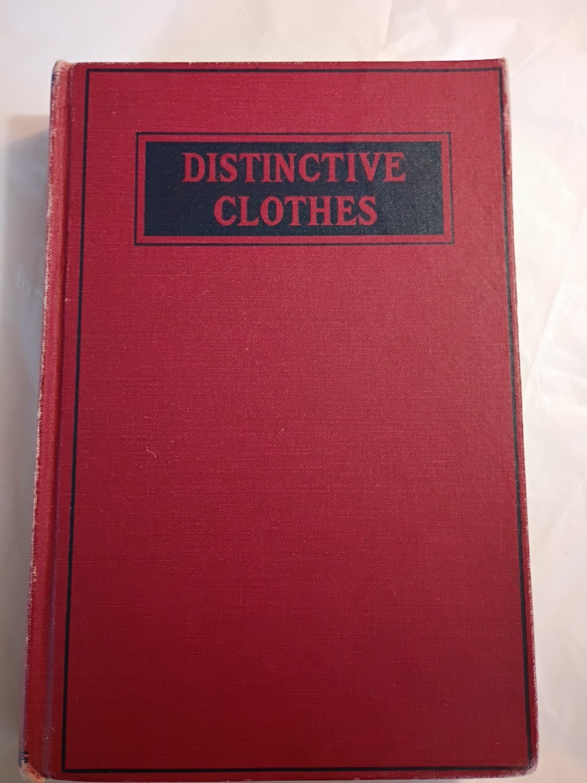 Distinctive Clothes How to Select and Make Them 1942 How To Hardcover (695)