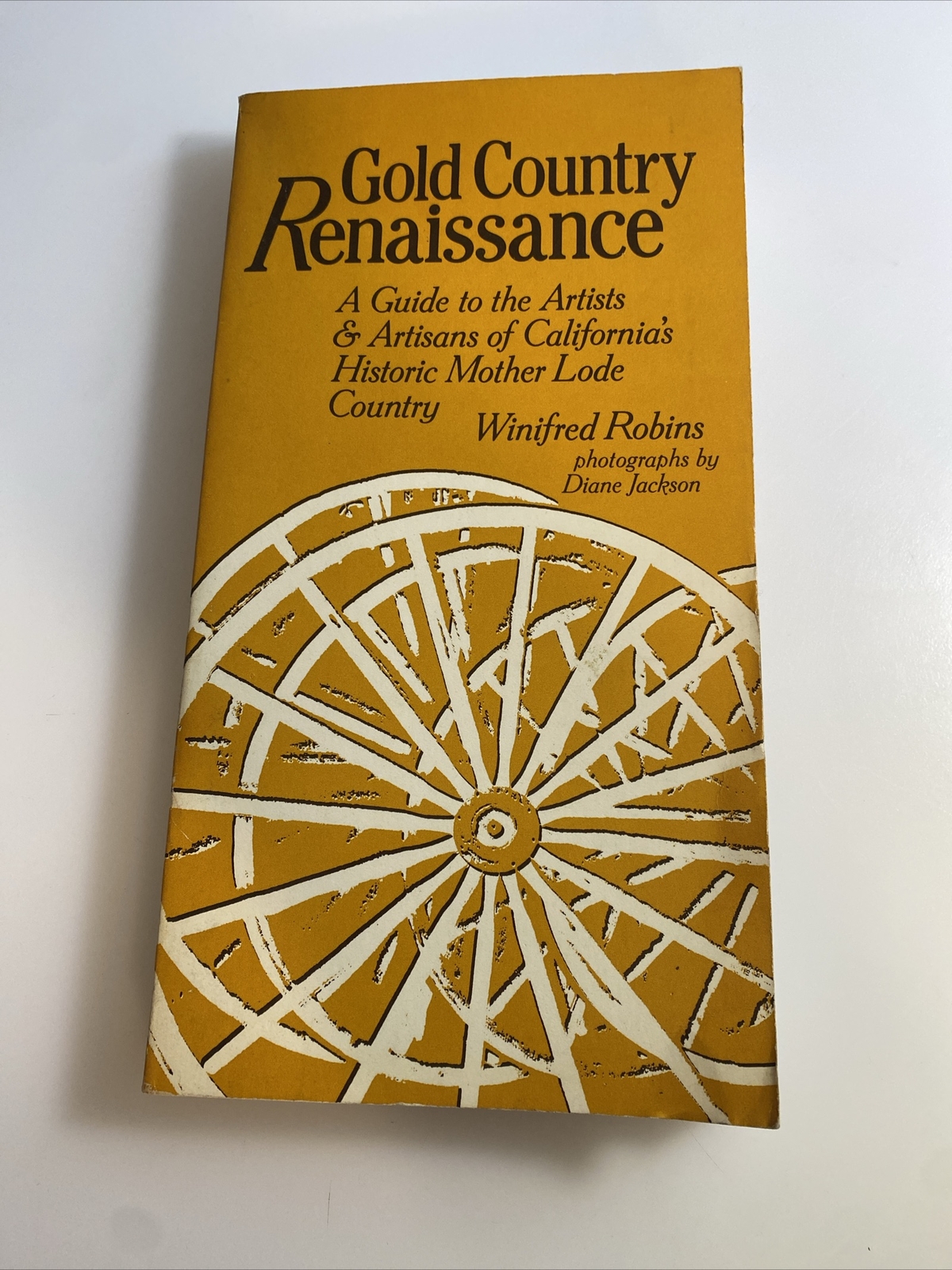 1982 vintage book 📕 Gold country Renaissance Winifred Robins ab4