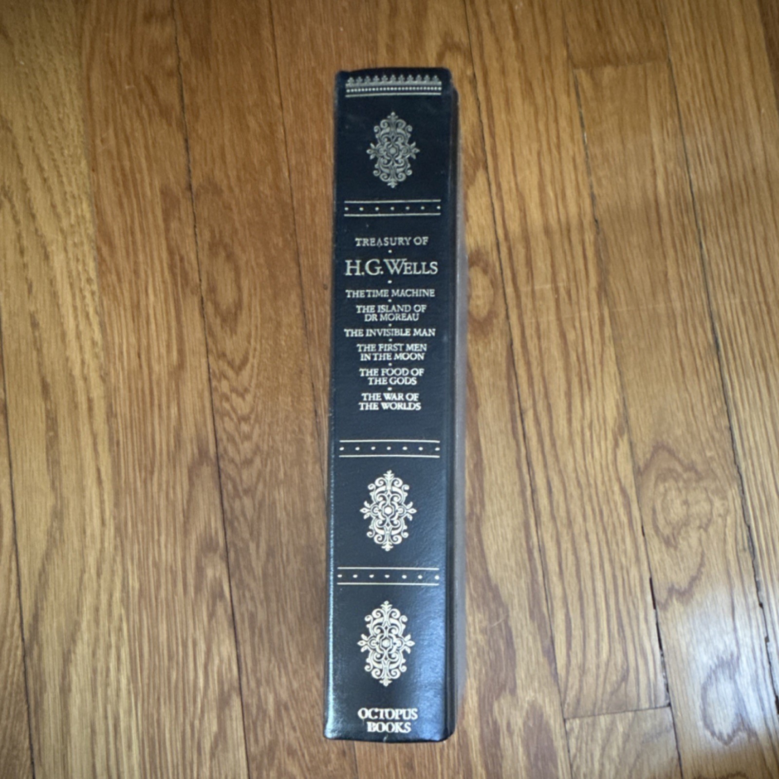 H. G. Wells Treasury Hardcover 1st Edition 1985 Octopus Books Limited