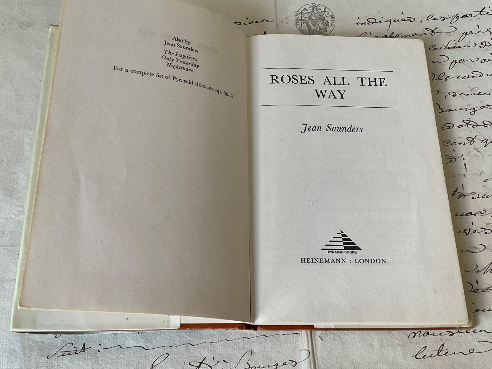 Jean Saunders ROSES ALL THE WAY Pyramid Books HEINEMANN 1ST Edition 1978 EX LIB