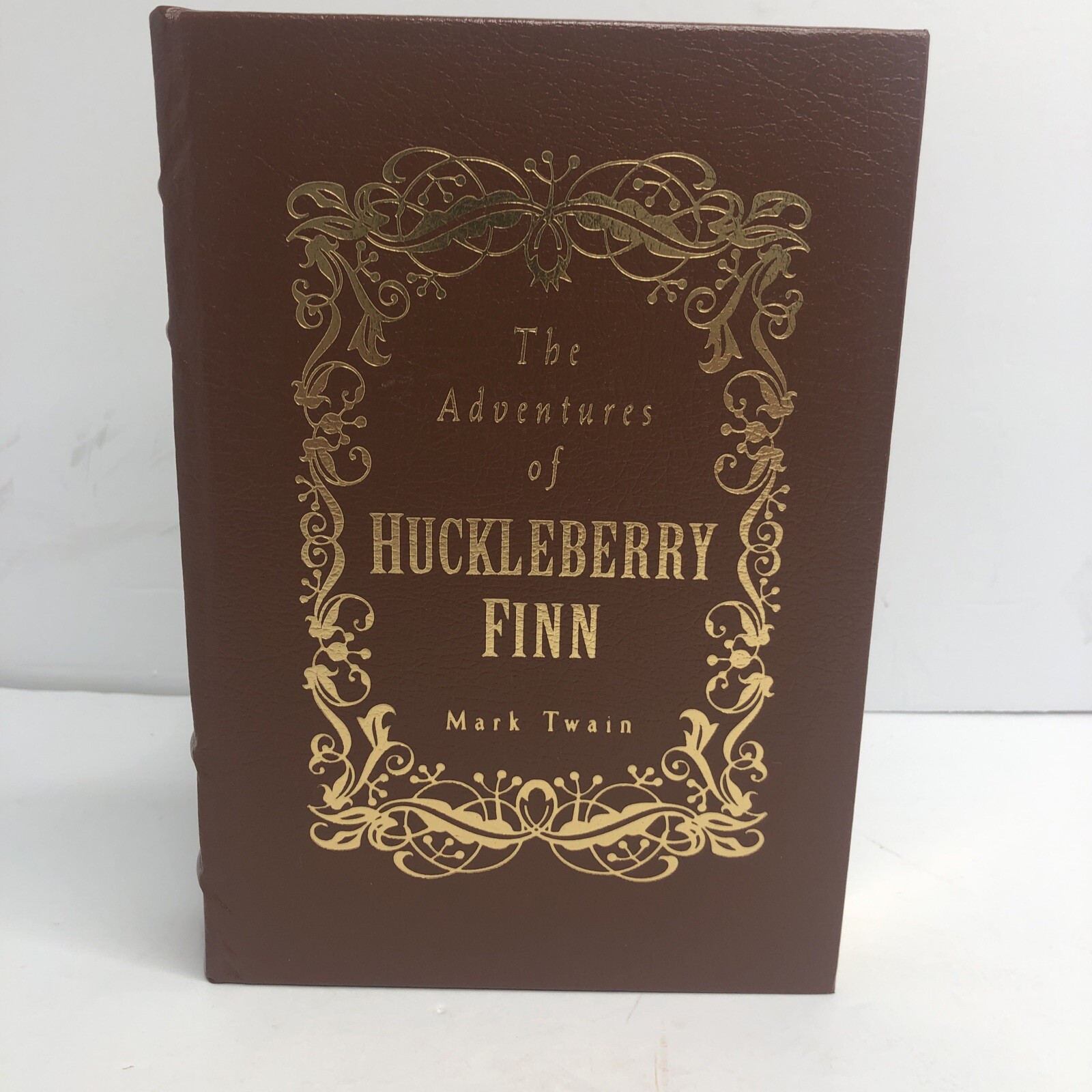 The Adventures of Huckleberry Finn, Mark Twain, Sweet Water Press 1998 New Mille