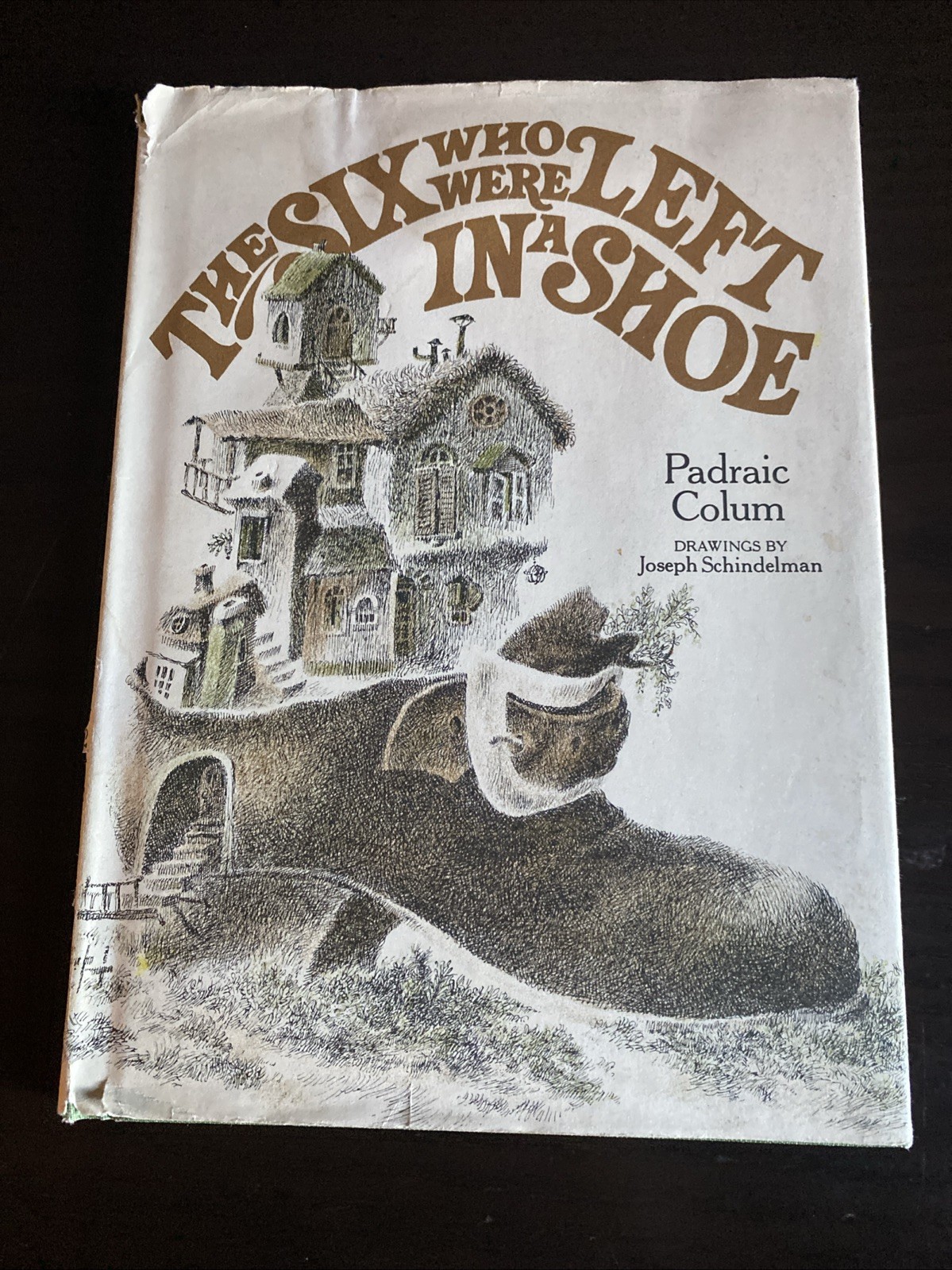 The Six Who Were Left in a Shoe By Padraic Colum – 1968 – Hardcover With DJ