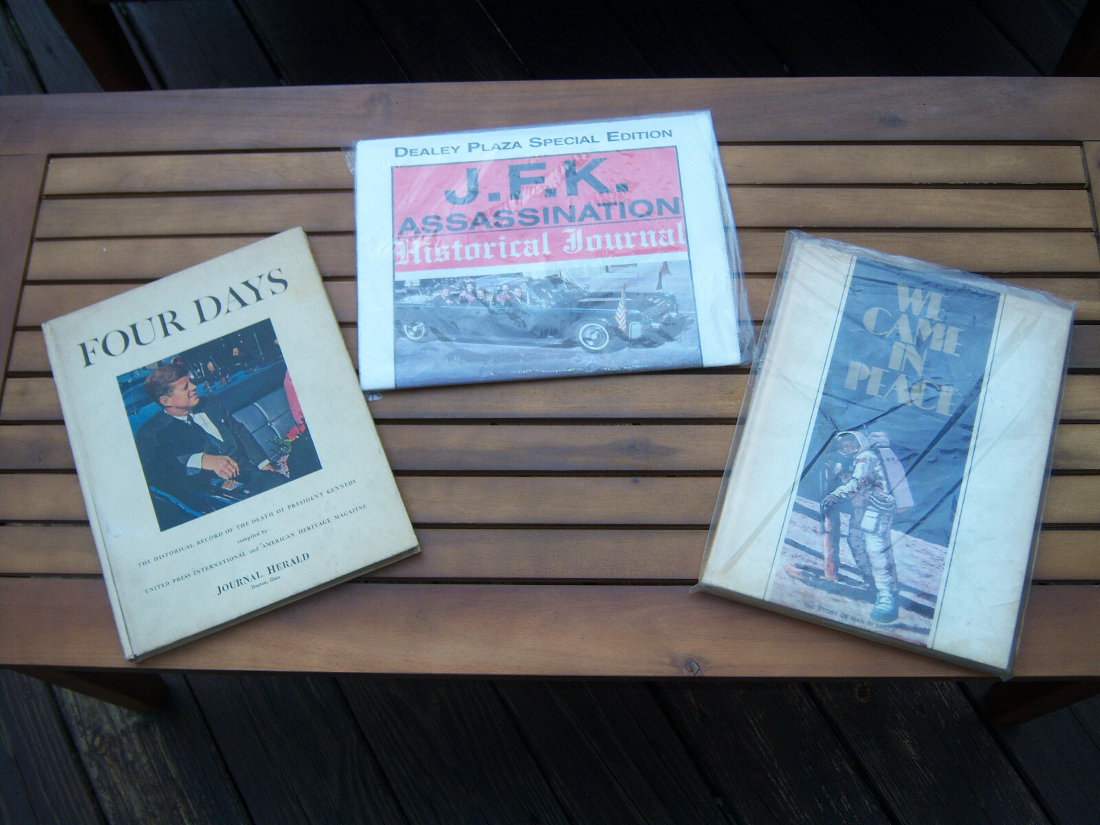 VTG LOT ’60’S JFK 4 DAYS BOOK*NEWS PAPER ASSASSINATION”WE CAME IN PEACE” BOOK