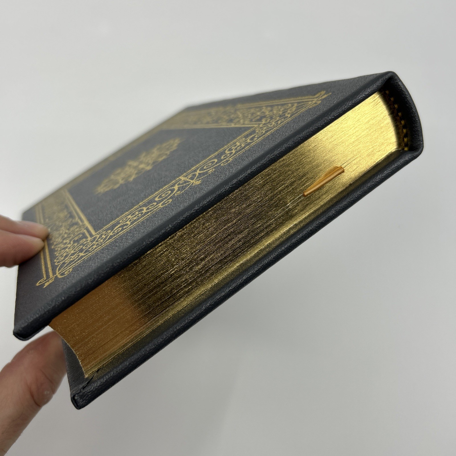 EASTON PRESS The Graveyard Book Neil Gaiman SIGNED Leather Fantasy Coming-of-Age