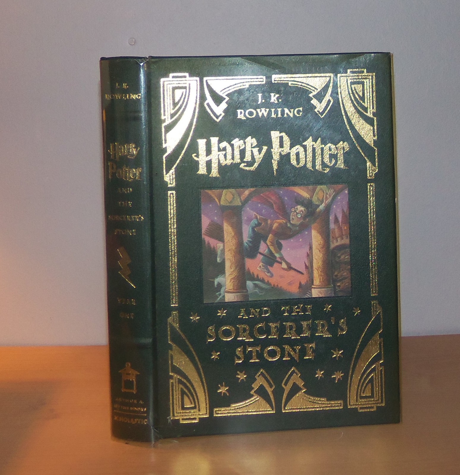 Harry Potter and the Sorcerer’s Stone. Rowling. 2000. Collector’s Edition.