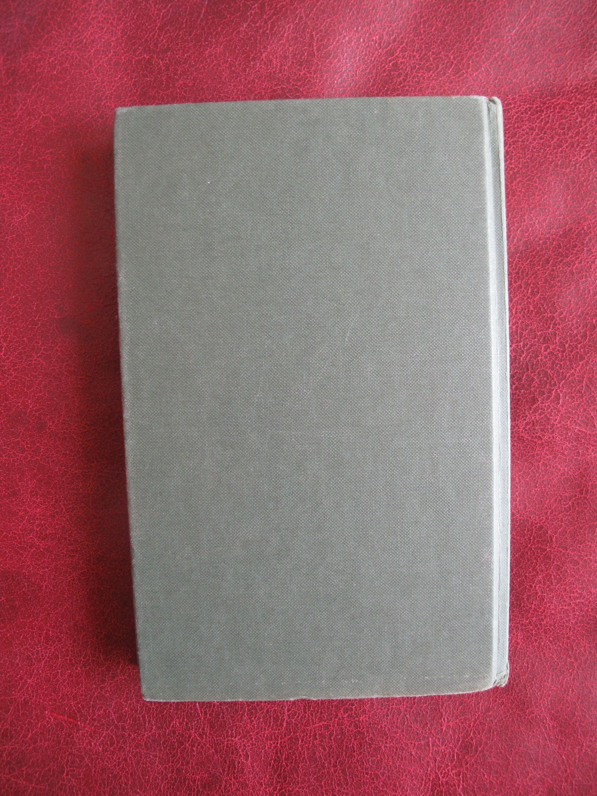 THE HOBBIT – J.R.R. TOLKIEN – 4TH EDITION/5TH IMPRESSION 1985.