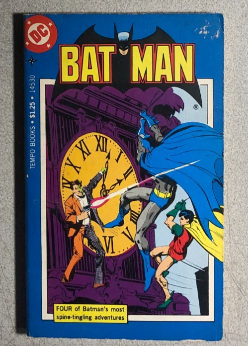 BATMAN (1977) Tempo vintage B&W DC Comics paperback