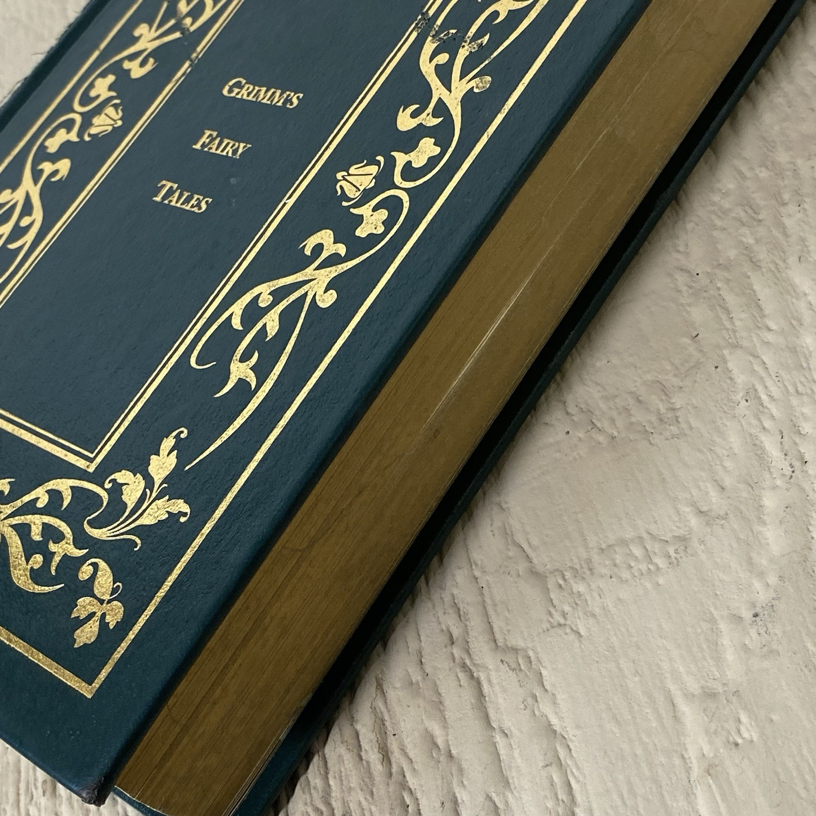 Grimm’s Fairy Tales 2001 State Street Press Borders Hardcover Gold Embossed