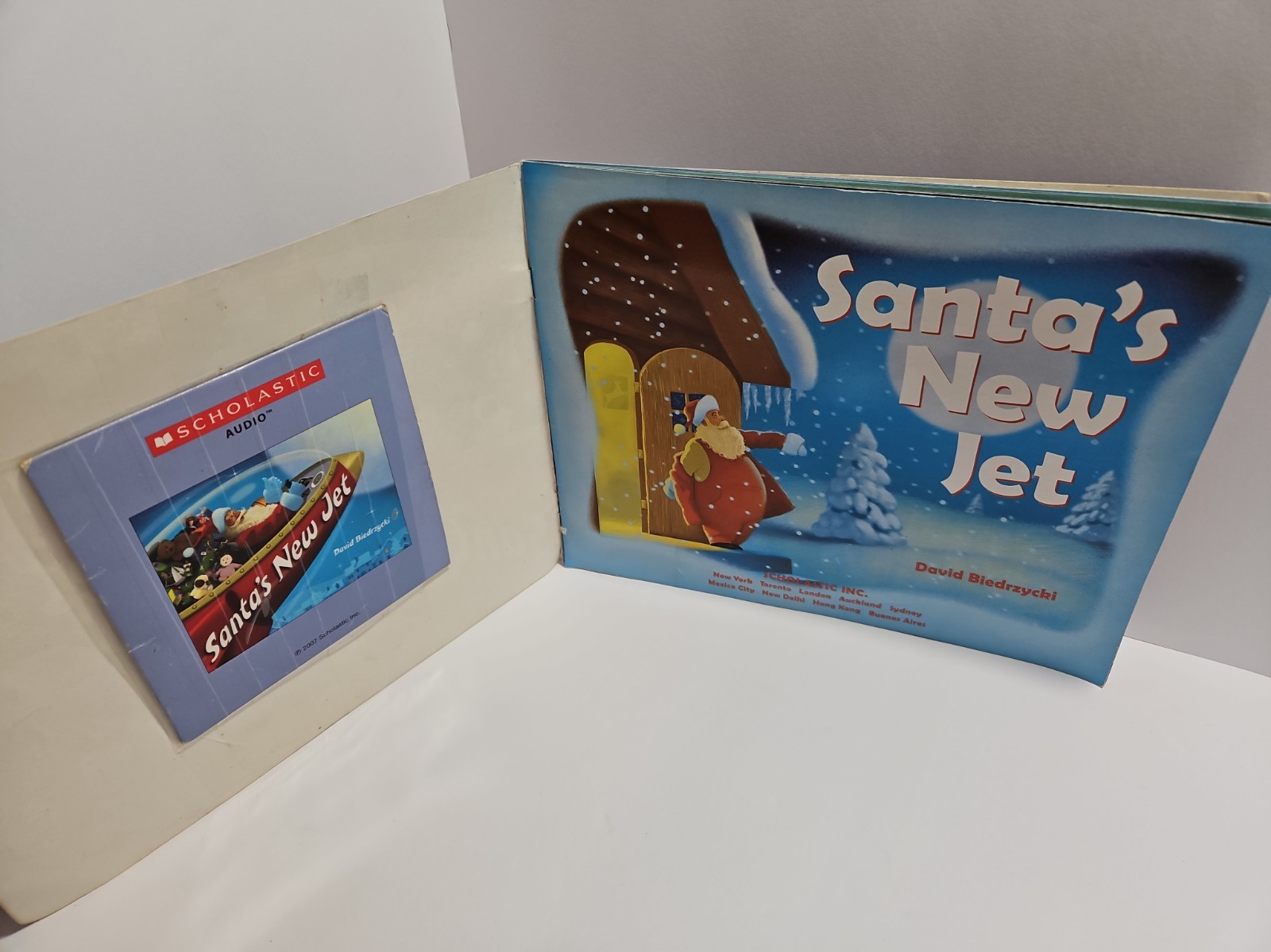 Listening Library. Christmas/snow Lot. 8 Books With CD’s. Pre Owned Books And CD