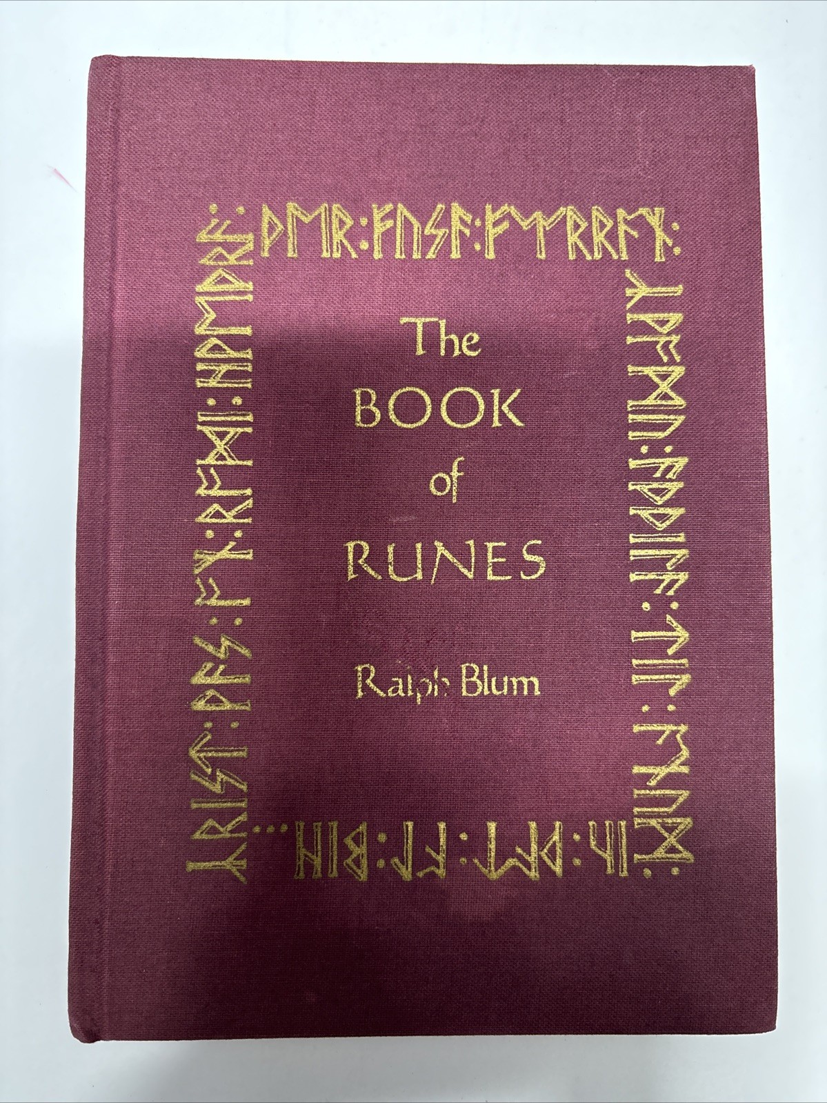 The Book of Runes, Ralph Blum. St Martins 1982. No Tiles.
