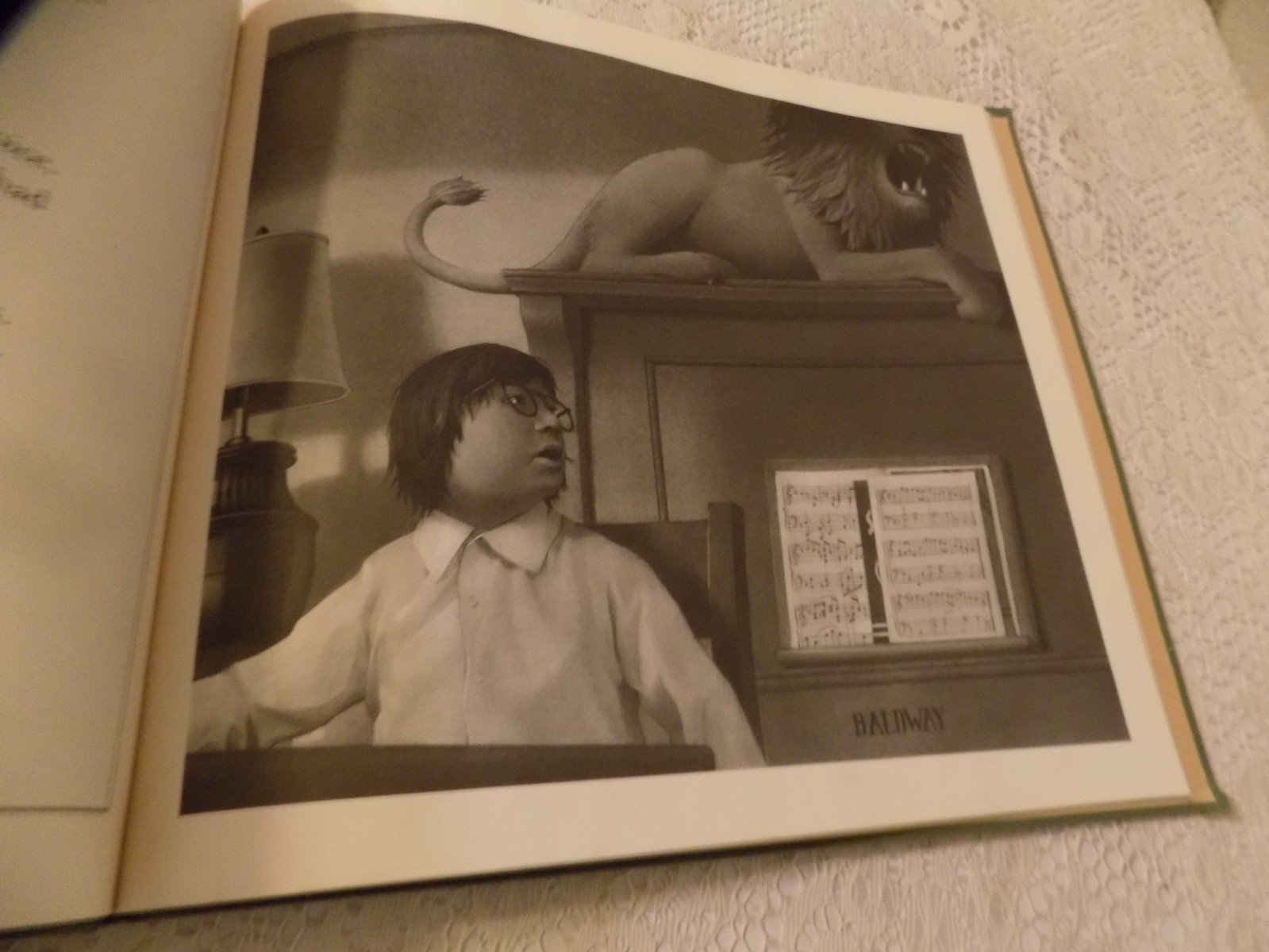 VTG 1981 Jumanji by Chris Van Allsburg, HMCo. Ex School Library, Good Condition