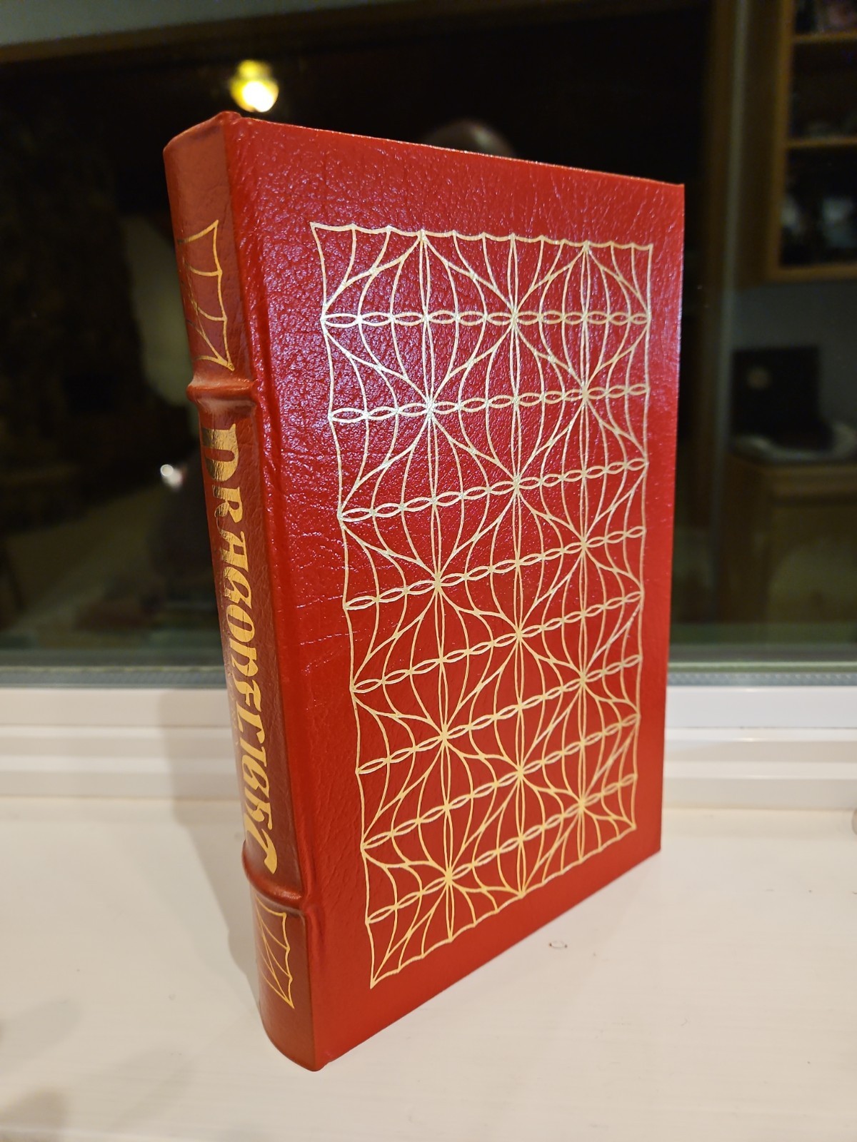 Dragonflight by ANNE MCCAFFREY, Easton Press, 1988 leather – SCI-FI