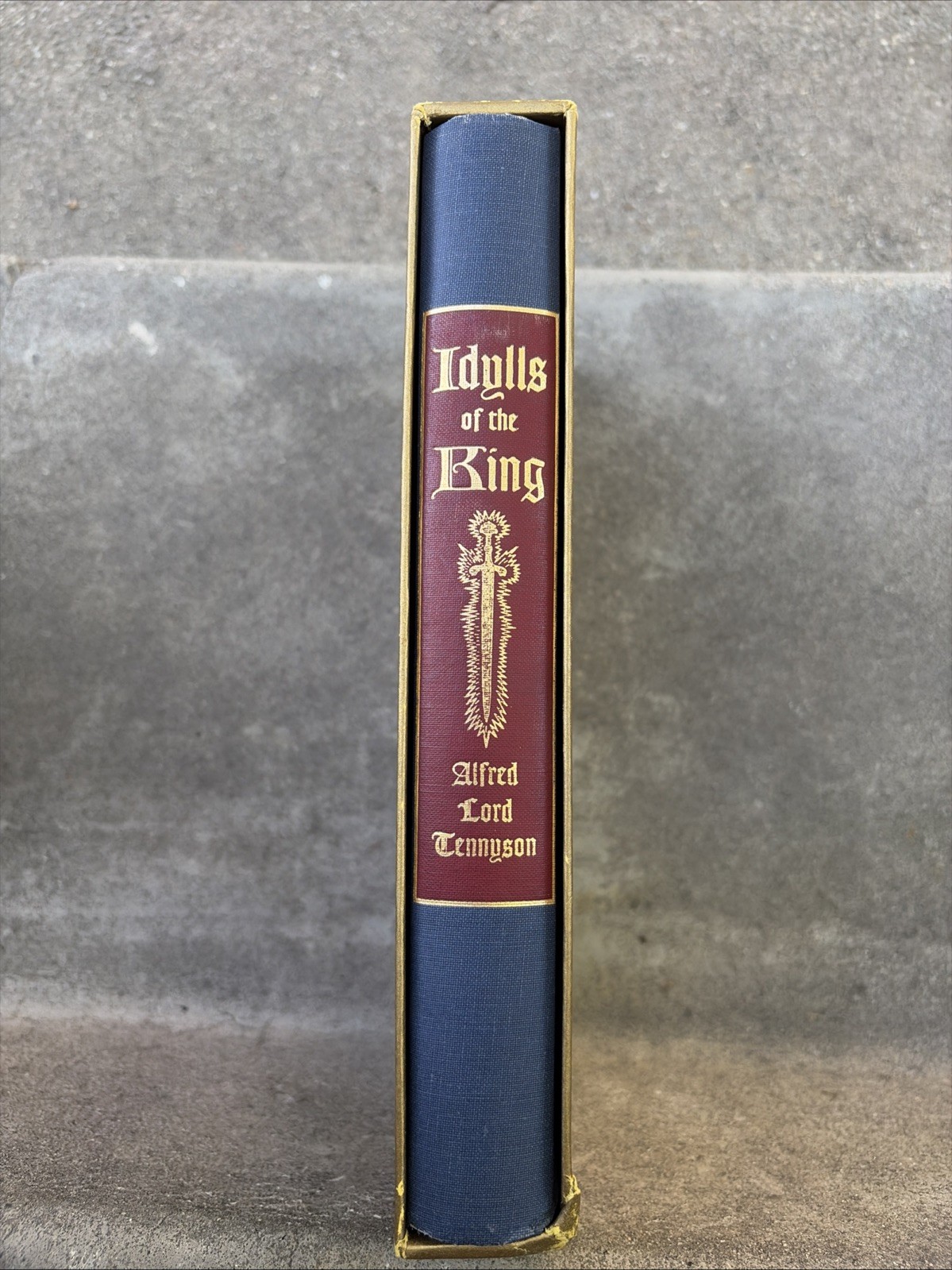 IDYLLS OF THE KING ~ ALFRED LORD TENNYSON ~ HB WITH SLIPCASE ~ HERITAGE PRESS
