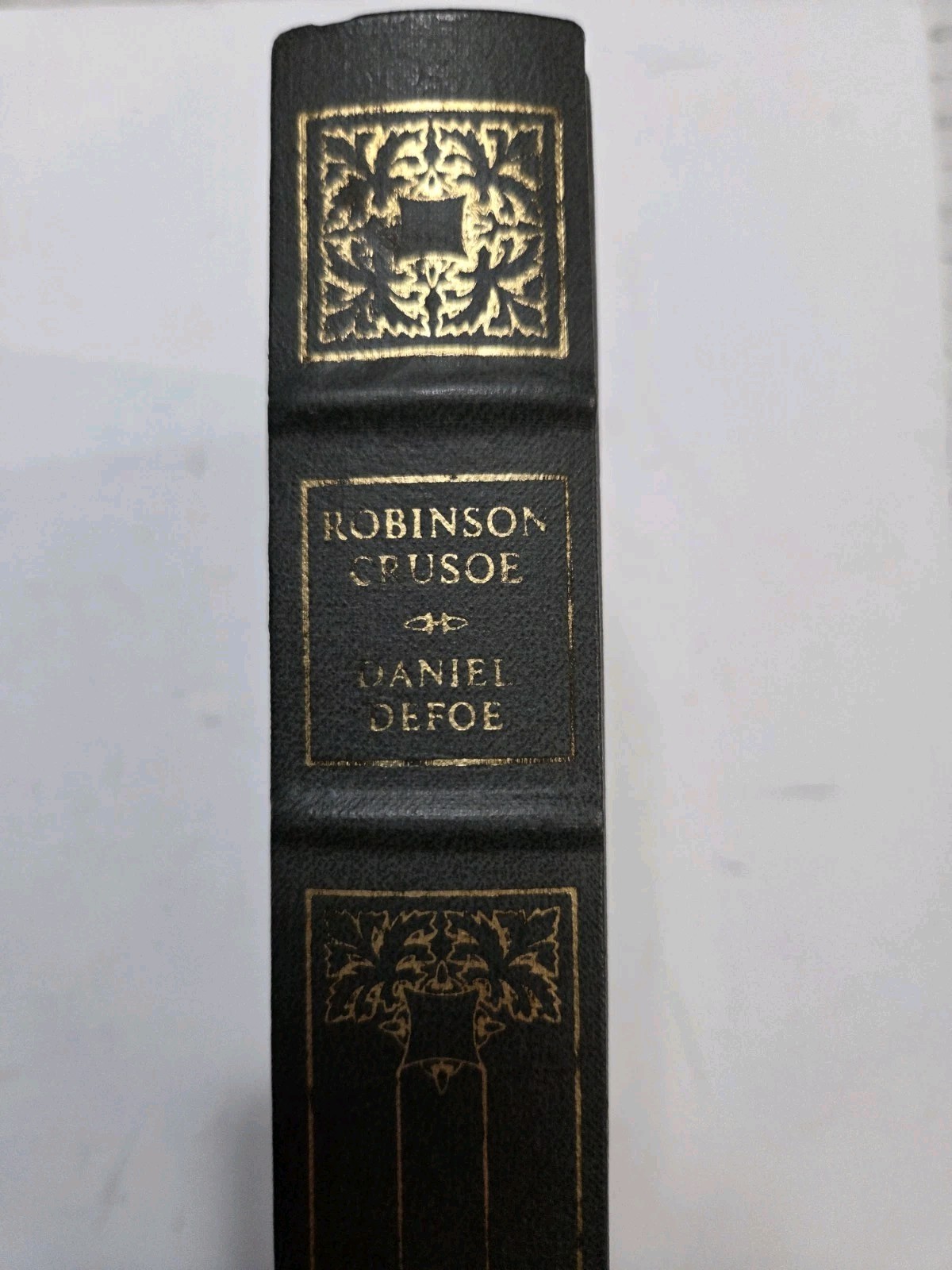 The Adventures Of Robinson Crusoe – The Franklin Library – Daniel Defoe 1979 HC