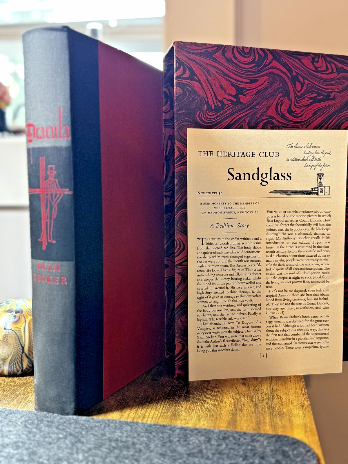 Dracula by Bram Stoker Heritage Press 1965 with Slipcase and Insert- Collectible