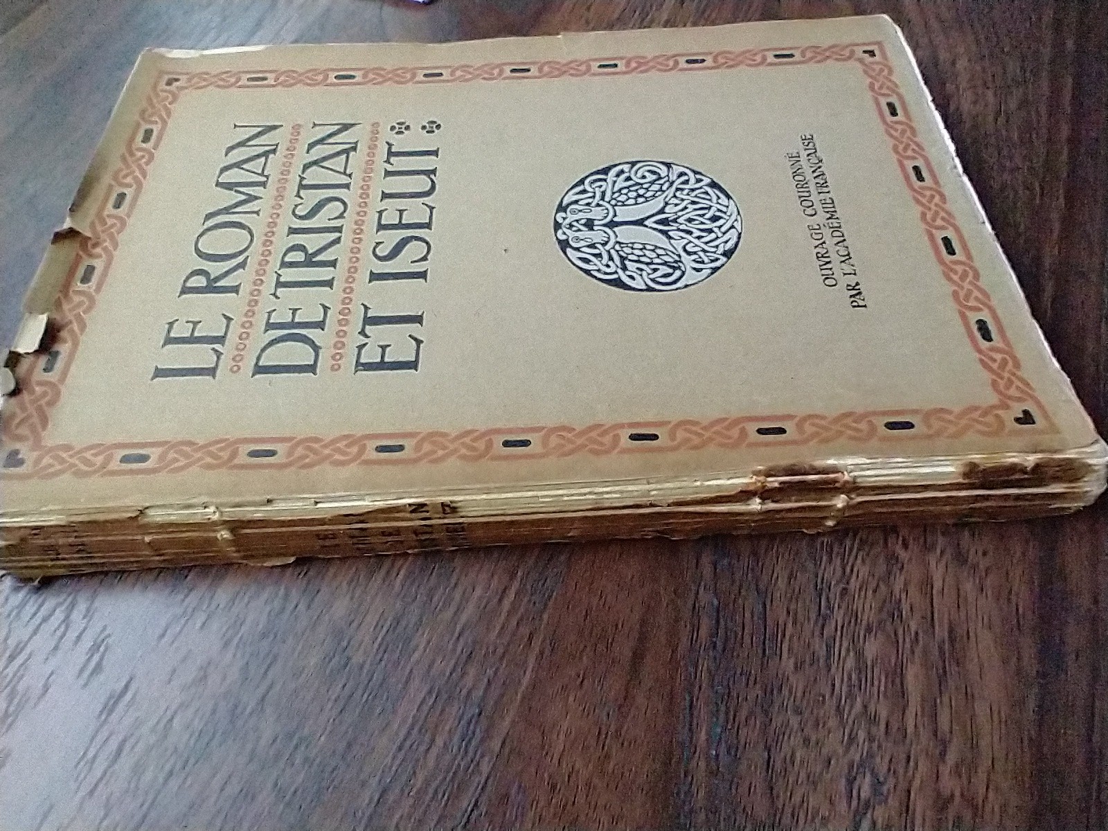 Le Roman de Tristan et Iseut (Joseph Bedier – 1946) – acceptable condition