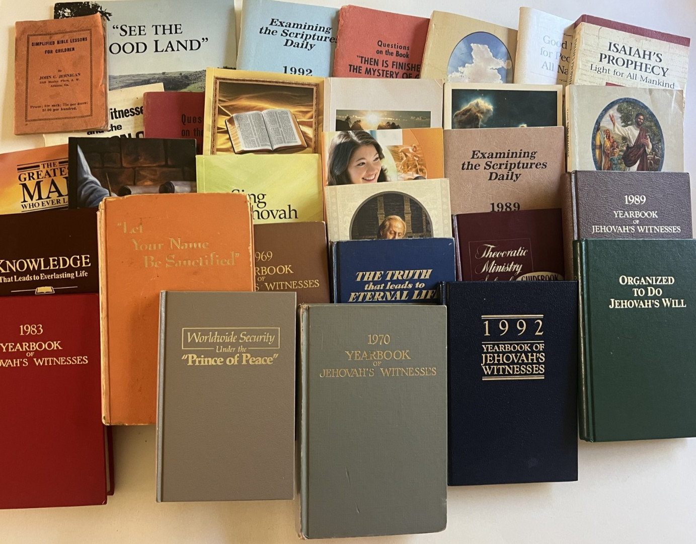 Lot of 30 Jehovah’s Witness Watch Tower Bible Tract Society Vintage Books