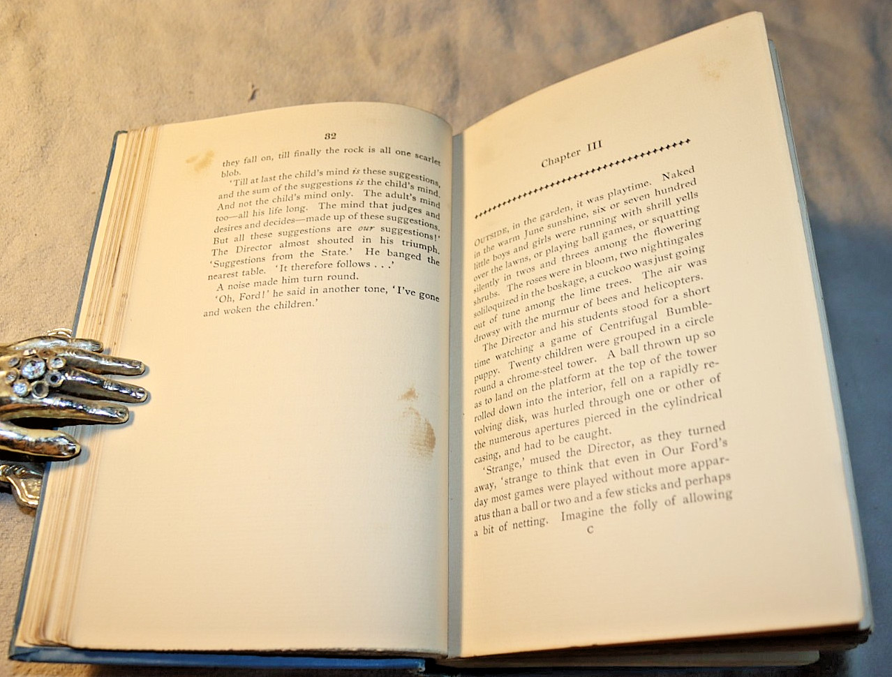 BRAVE NEW WORLD – 1932 Chatto & Windus Aldous Huxley Third Impression Solid Good