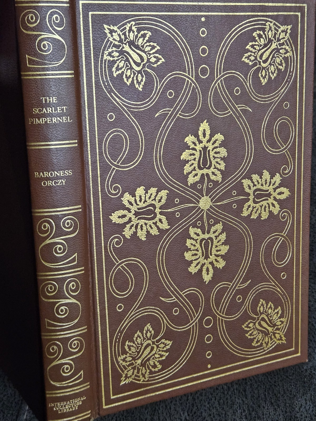 The Scarlet Pimpernel by Baroness Orczy – International Collectors Library