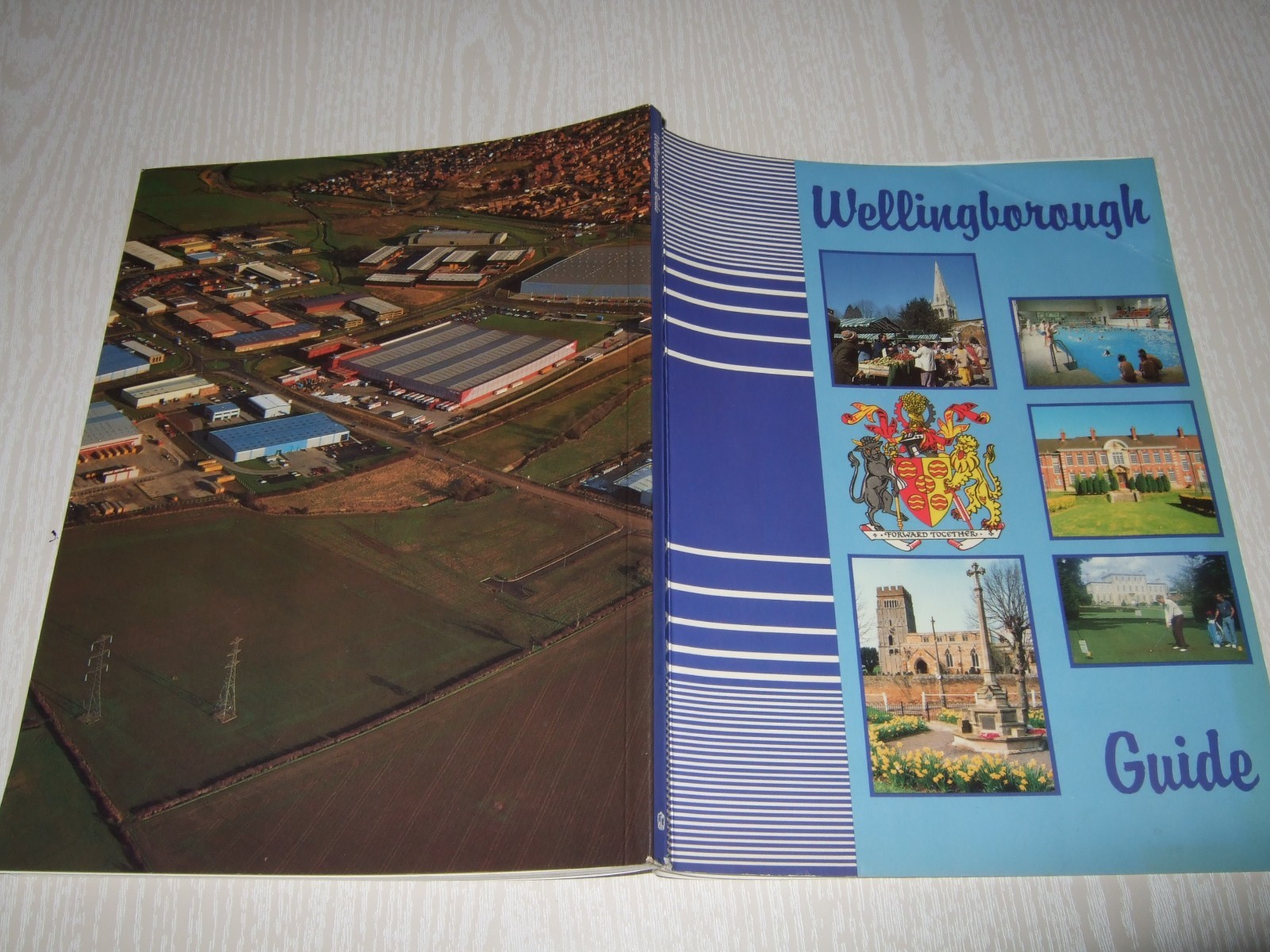 WELLINGBOROUGH GUIDE BOOK SOFTCOVER 1990 SHOPPING EDUCATION LEISURE BUSINESS VG