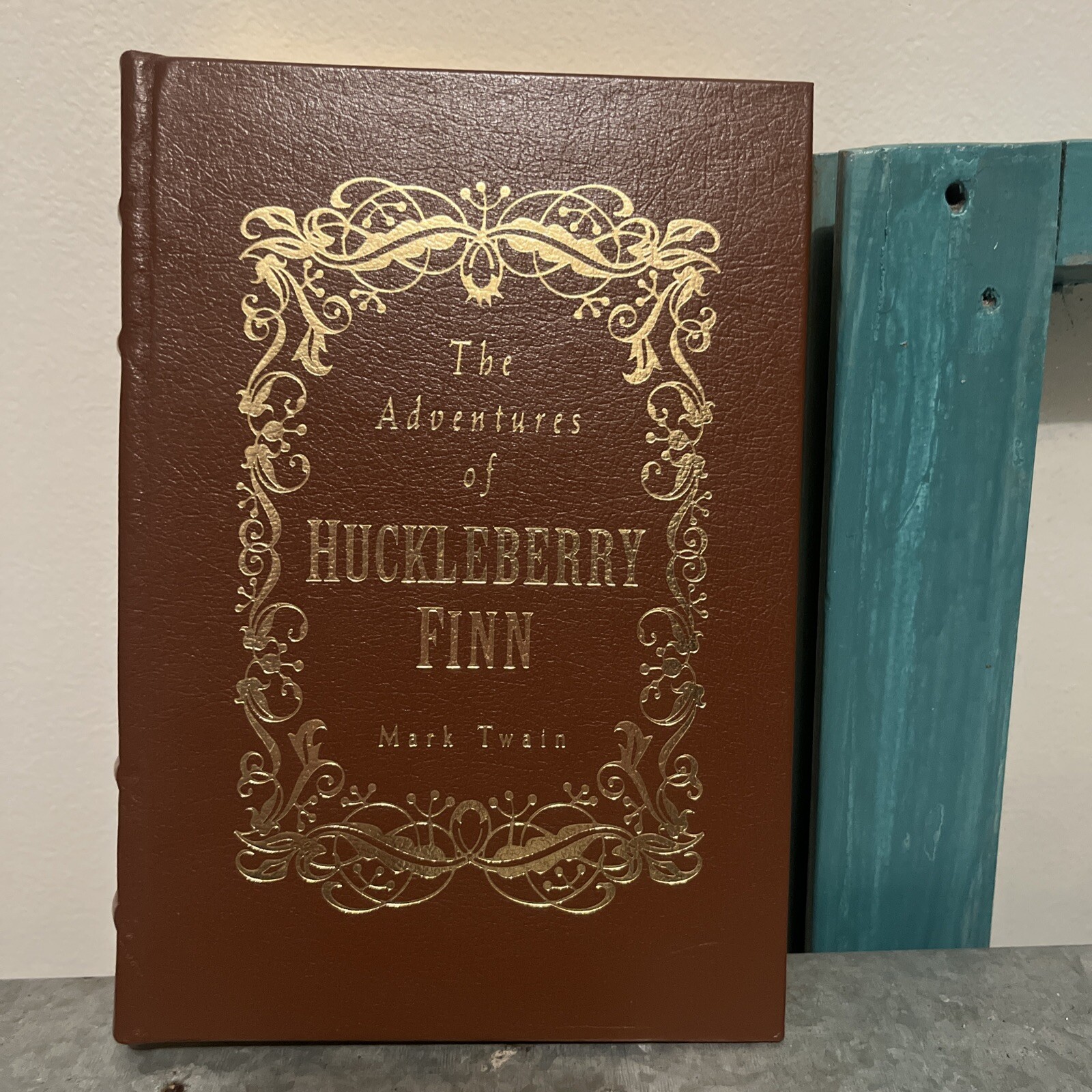 The Adventures of Huckleberry Finn, Mark Twain, Sweet Water Press 1998 New Mille