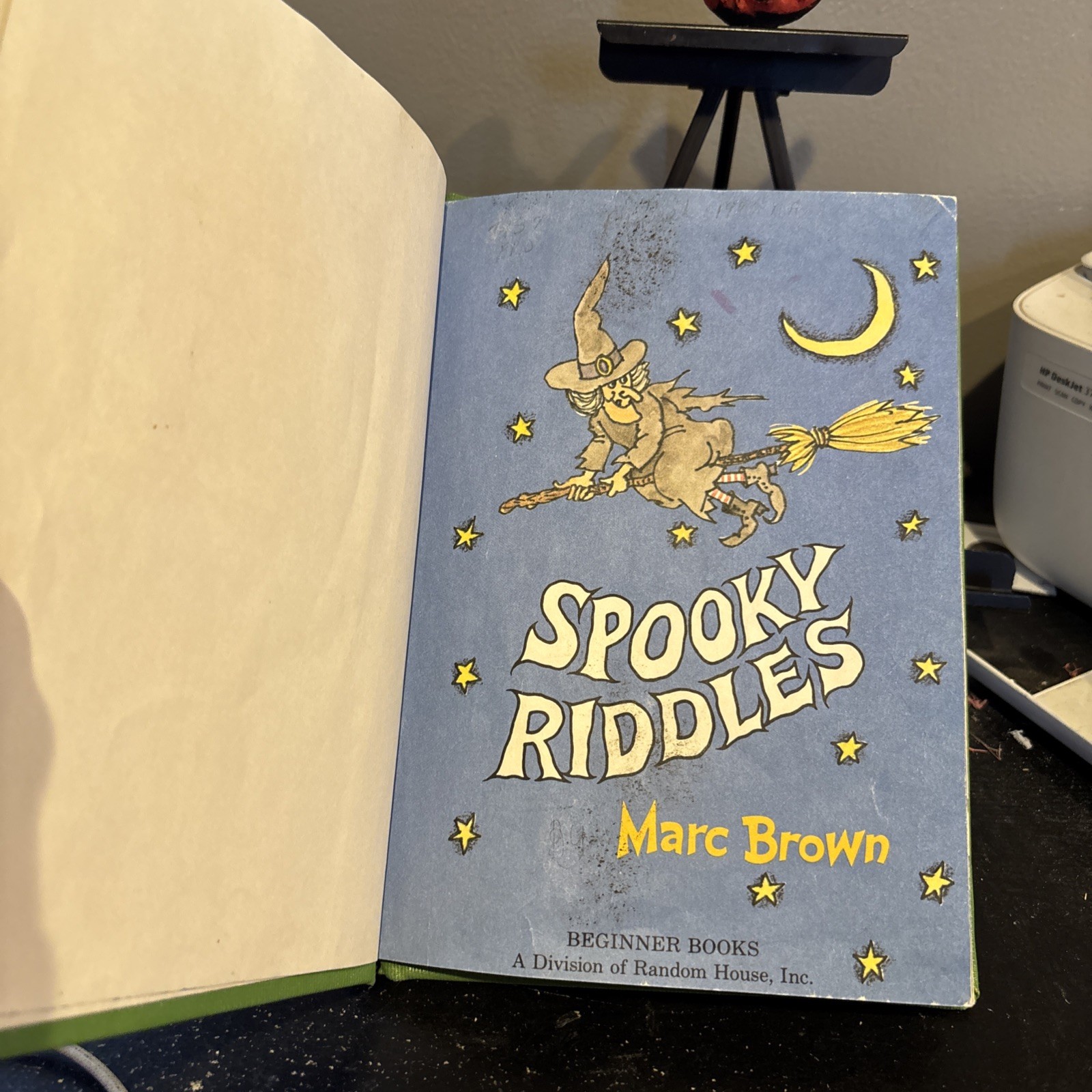 SPOOKY RIDDLES by Marc Brown 1983 Beginner Books Vintage Hardcover