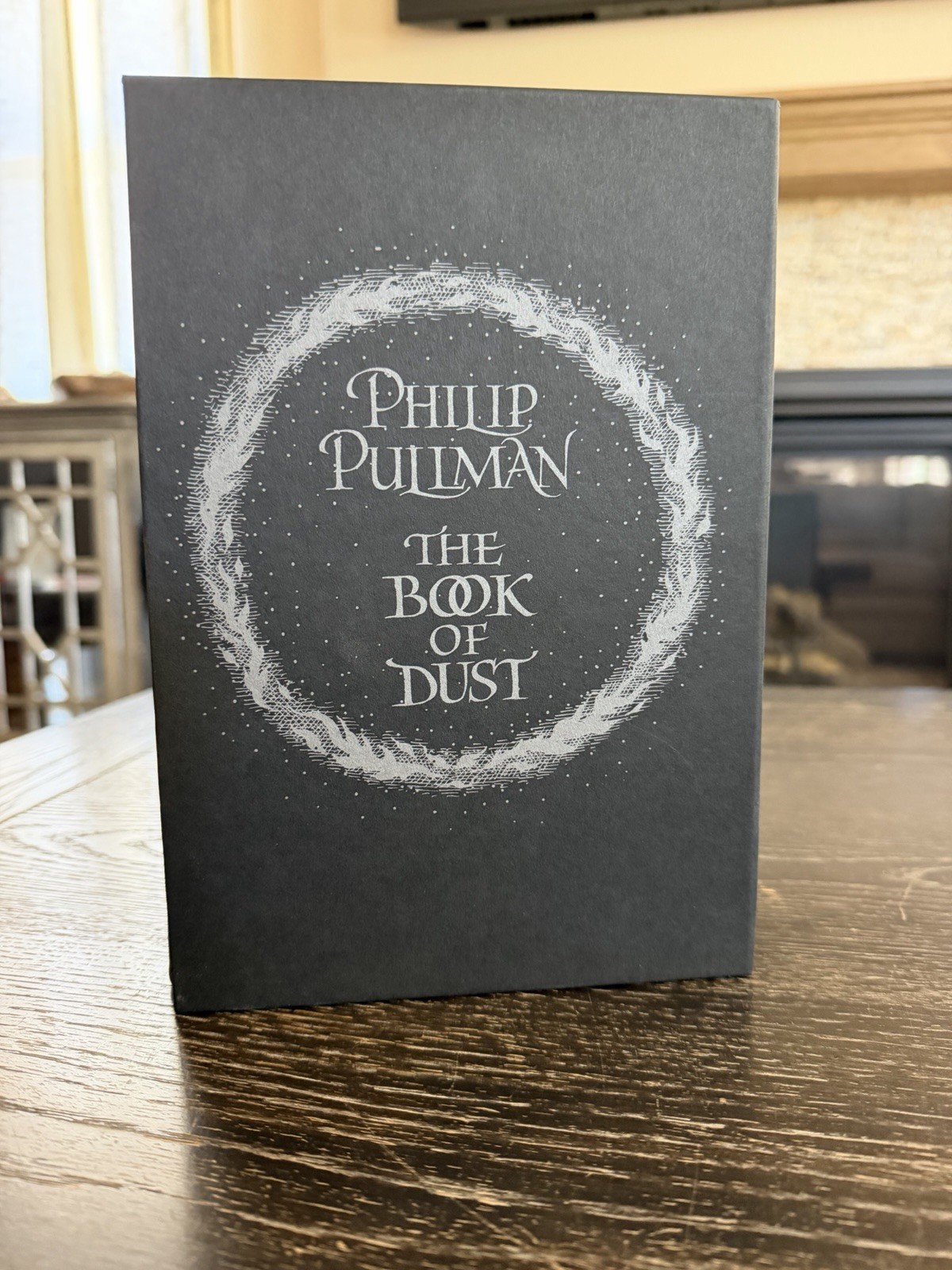 The Book of Dust Vol.1 – La Belle Sauvage – Philip Pullman – Folio Society