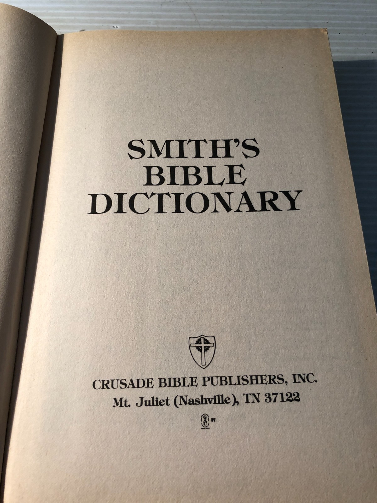 b SMITH’S BIBLE Dictionary & CRUDEN’S Concordance Crusade Bible Publishers