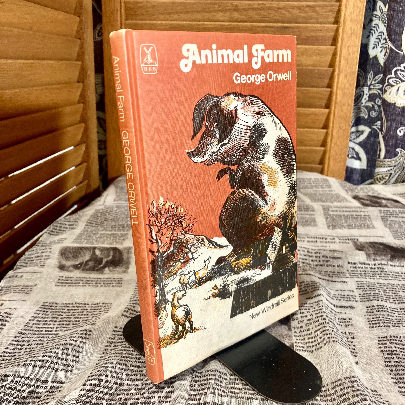 Rare 1976 Heinemann UK edition ANIMAL FARM by Orwell New Windmill Series *Read*
