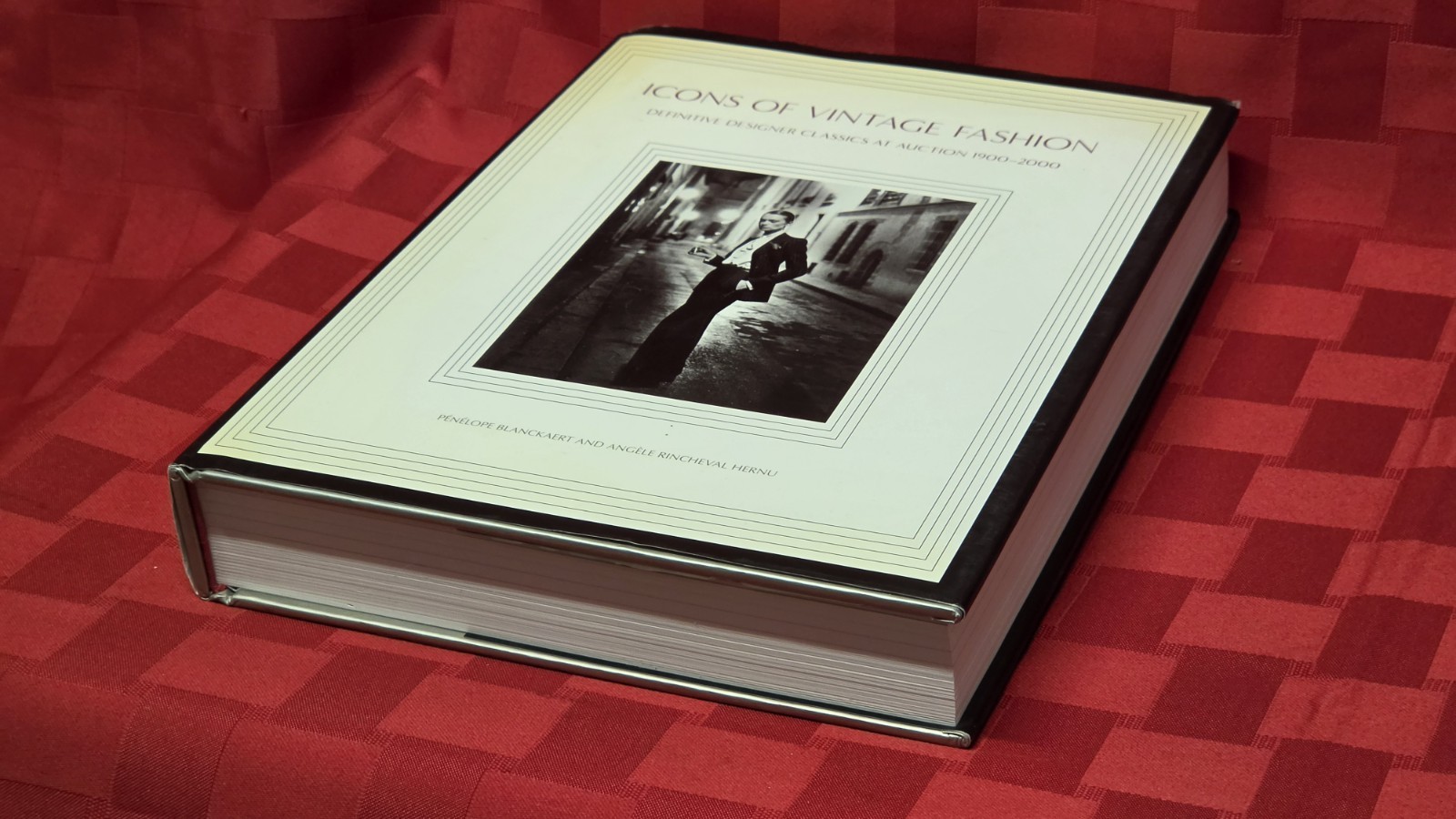 Icons of Vintage Fashion Definitive Designer Classics Auction 1900-2000 Hardcove