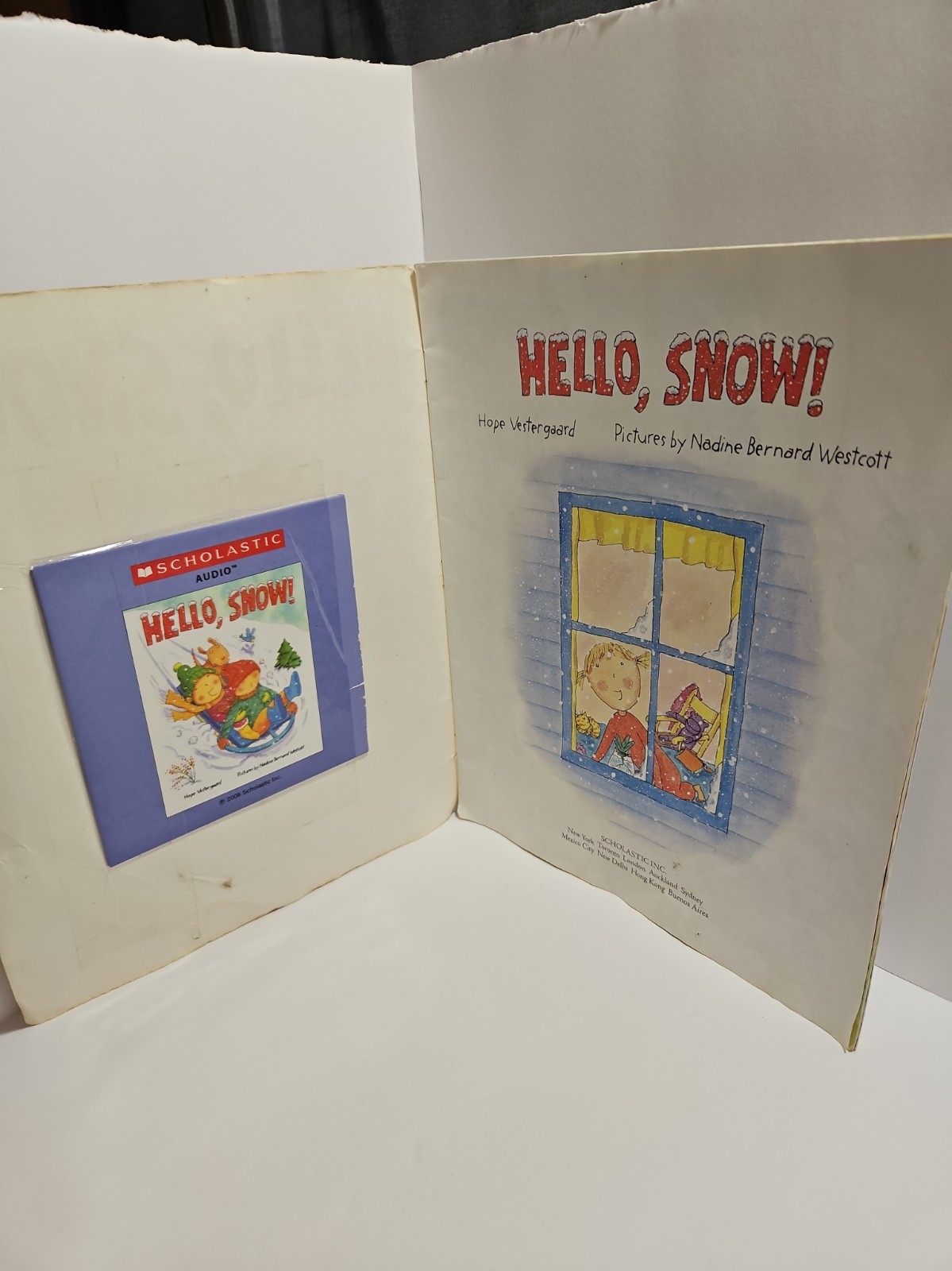 Listening Library. Christmas/snow Lot. 8 Books With CD’s. Pre Owned Books And CD
